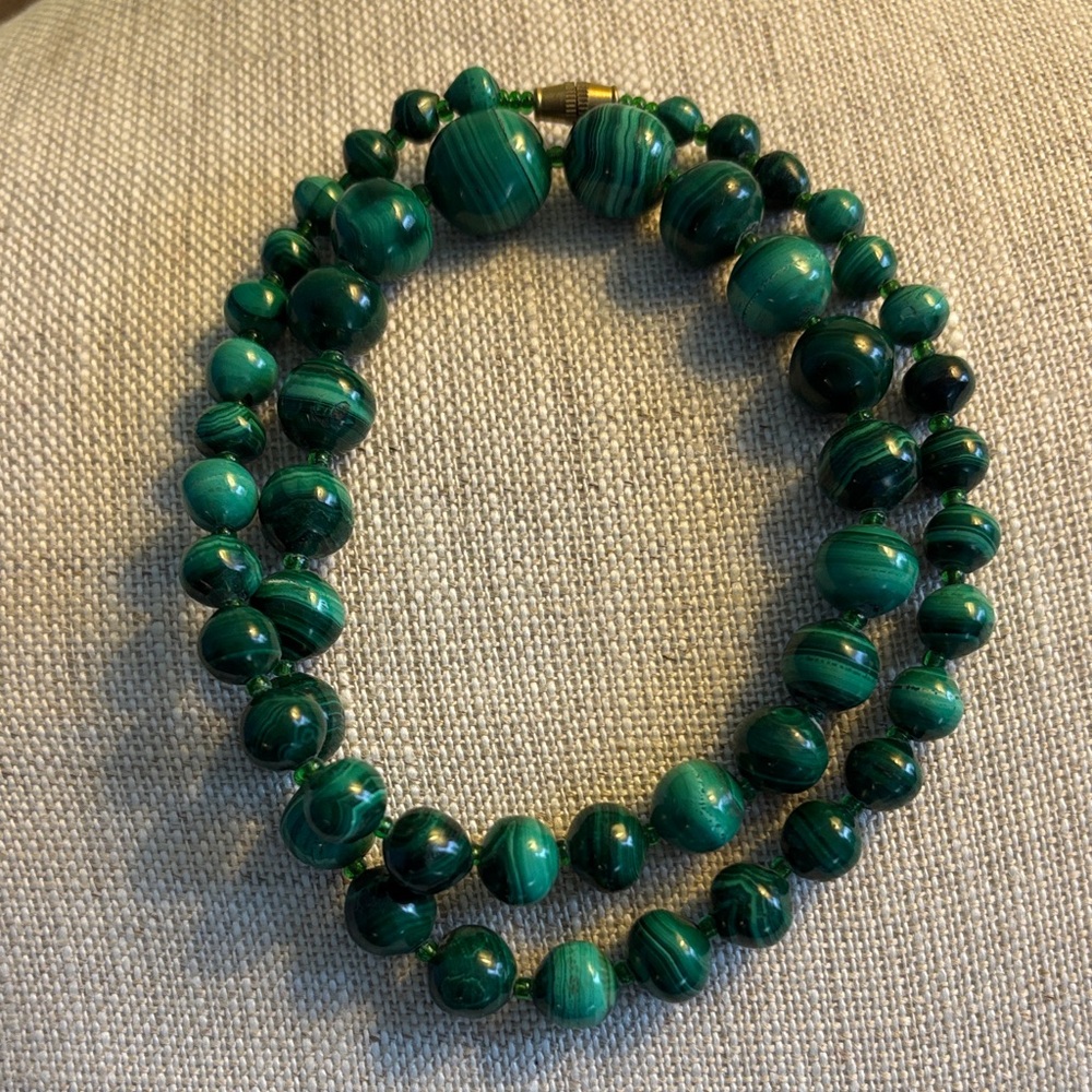 🟨Genuine Malachite Graduated Necklace, Vintage & Handmade - Picture 6 of 13